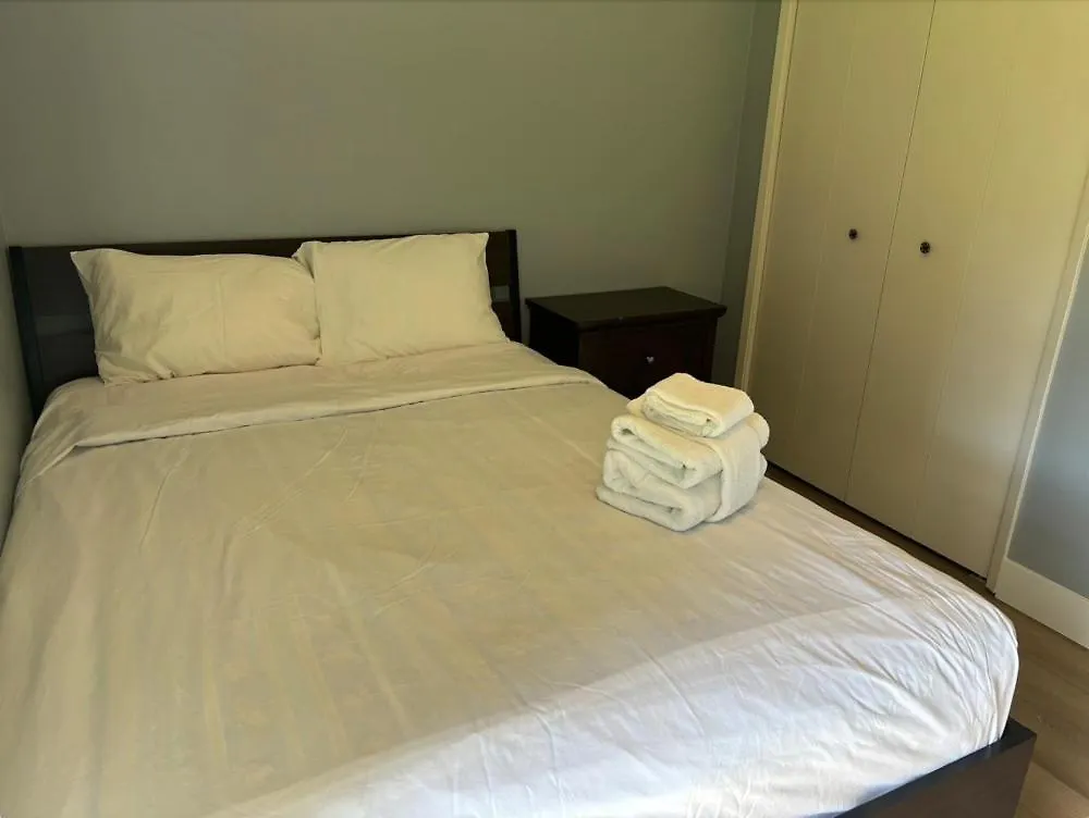 Homestay szállás Cozy Retreat On Sandpiper Court - Room H With Share Bathroom Richmond