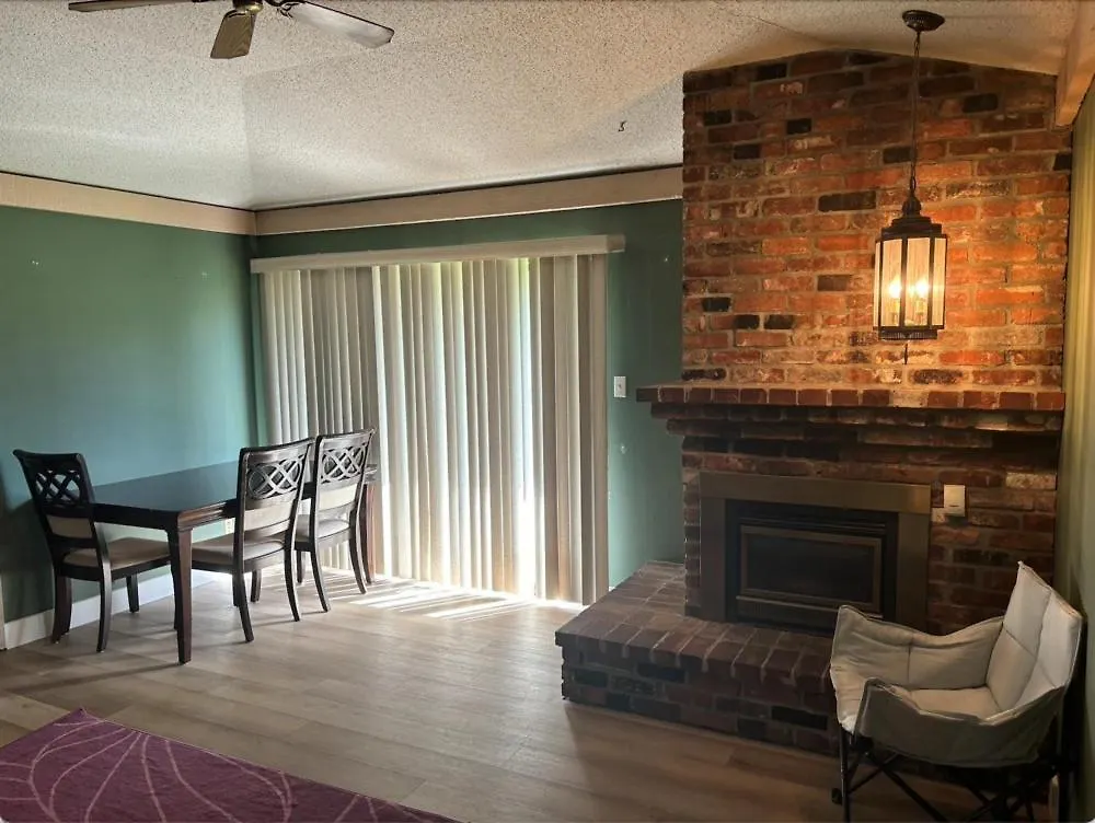 Cozy Retreat On Sandpiper Court - Room H With Share Bathroom リッチモンド カナダ