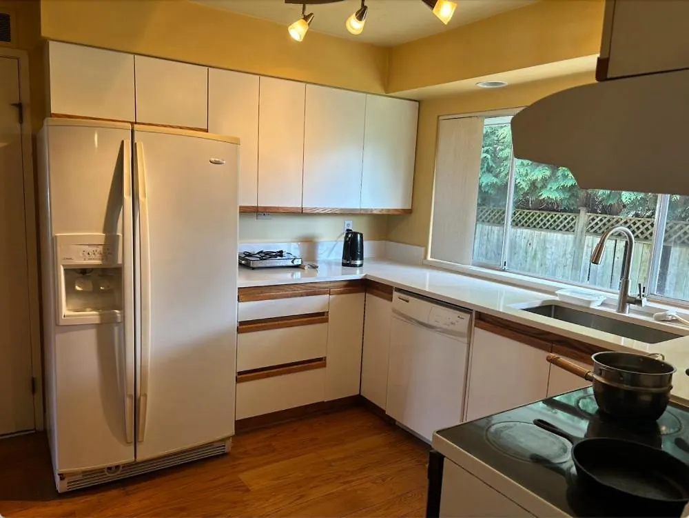Cozy Retreat On Sandpiper Court - Room H With Share Bathroom リッチモンド 0*,  カナダ